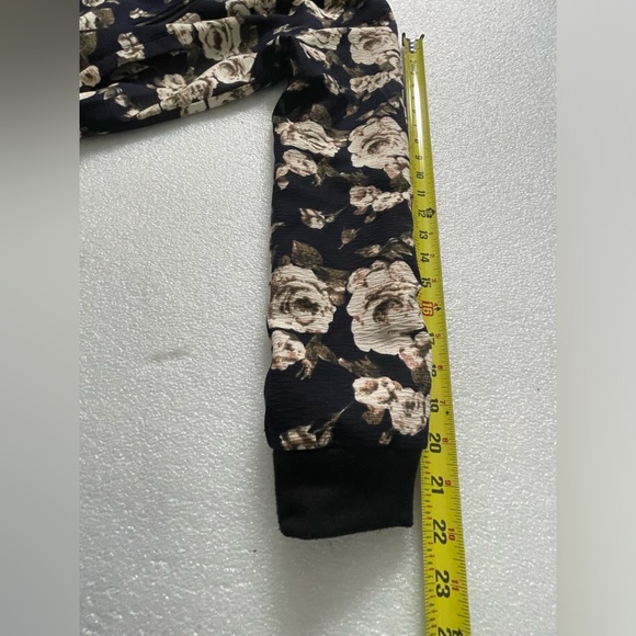 Romeo Juliet Bomber Jacket Women’s Small Black White Floral Full Zip - Picture 5 of 10